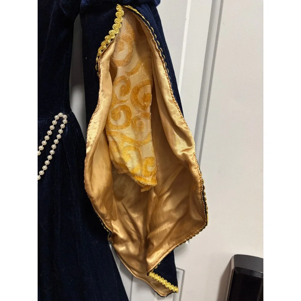 Unbranded renaissance inspired